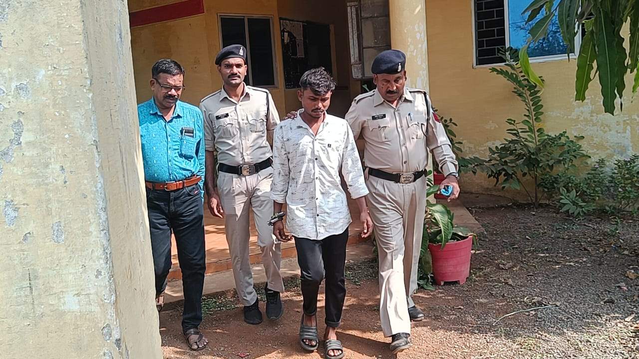 युवक पर जानलेवा हमला, एक गिरफ्तार, 2 फरार युवक पर जानलेवा हमला, एक गिरफ्तार, 2 फरार