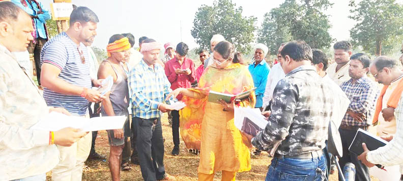 कलेक्टर ने धान खरीदी केंद्रों का किया निरीक्षण कलेक्टर ने धान खरीदी केंद्रों का किया निरीक्षण
