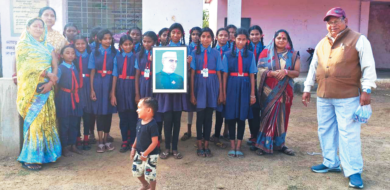 माध्यमिक शाला गोरेगांव में बाल दिवस