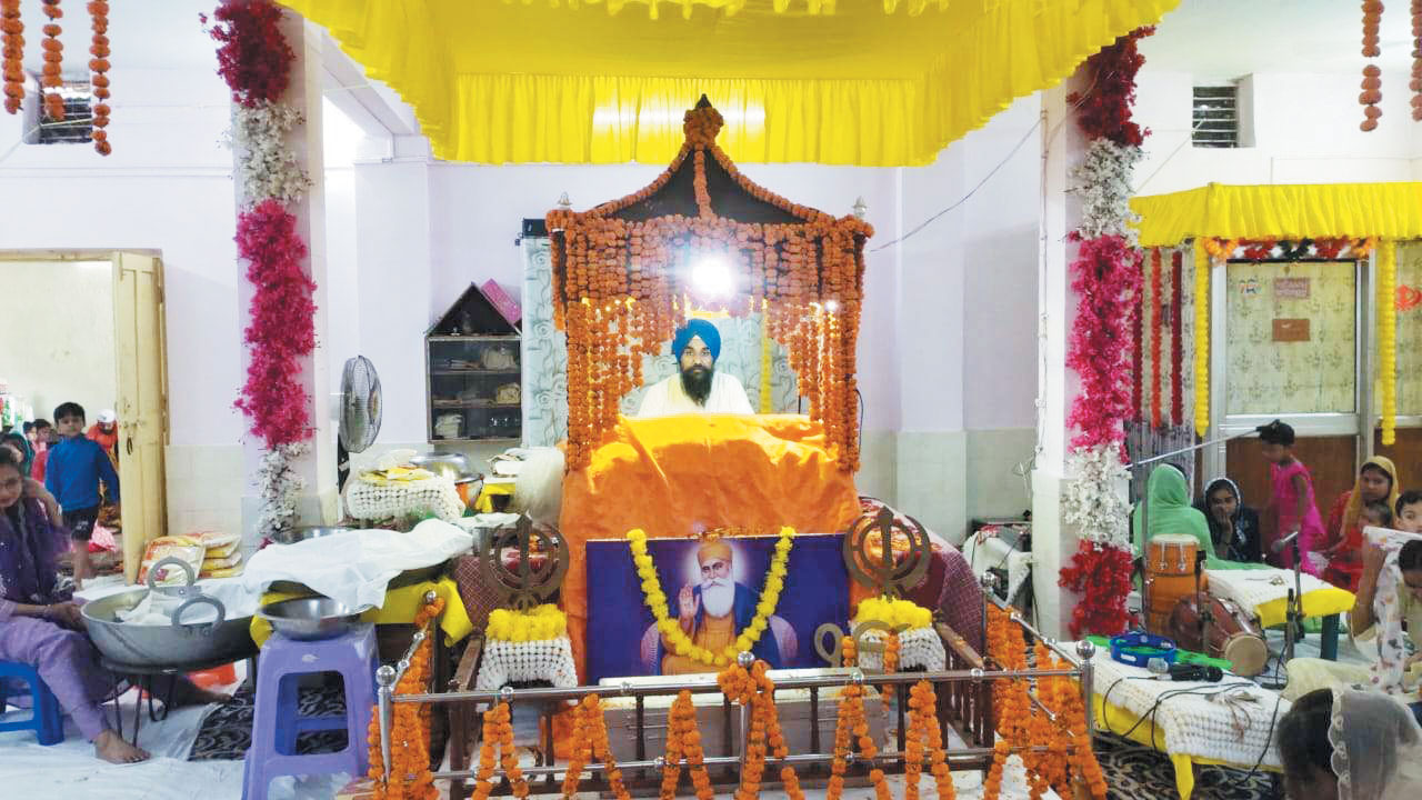 हर्षोल्लास से मना प्रकाश पर्व कीर्तन, अरदास के बाद लंगर