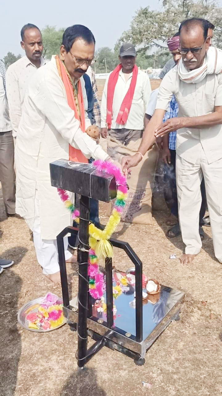 हेमसिंह ने किया धान खरीदी का शुभारंभ