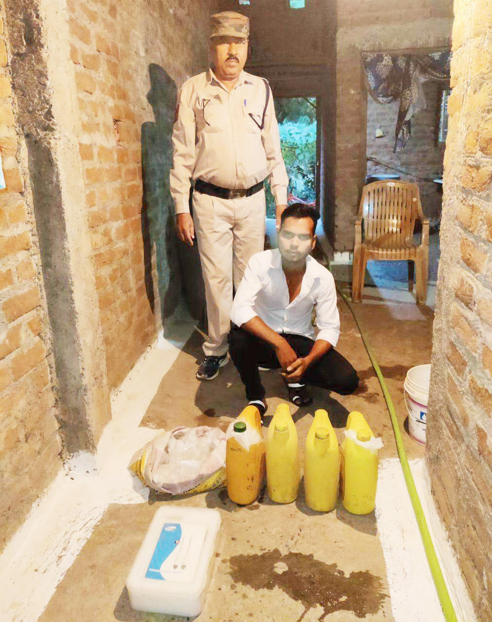 अवैध शराब-वाहन जब्त