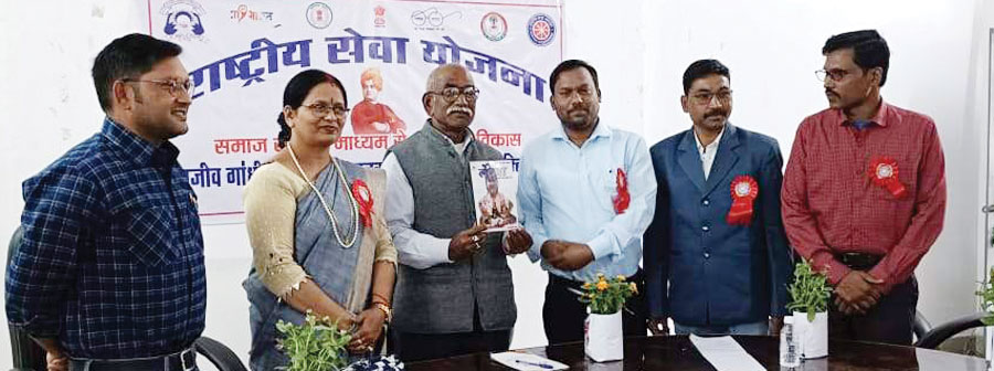  छत्तीसगढ़ी भाषा व सरगुजिहा बोली पर कार्यशाला