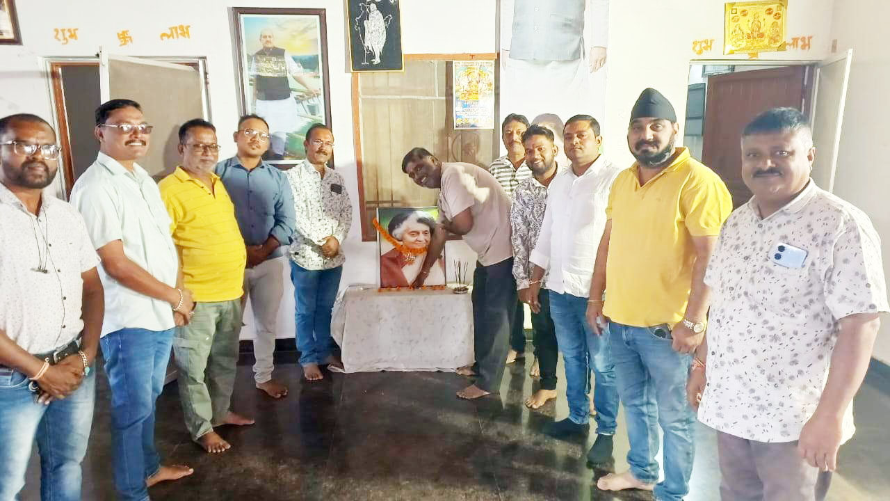 कांग्रेसियों ने मनाई इंदिरा गांधी की जयंती कांग्रेसियों ने मनाई इंदिरा गांधी की जयंती