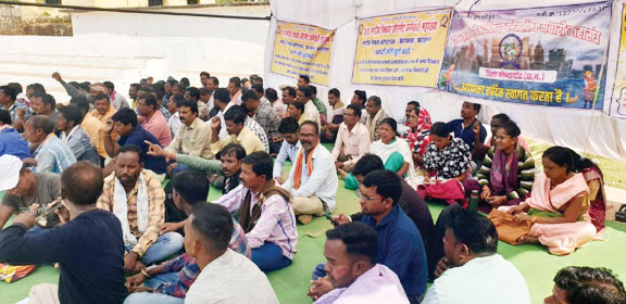 प्लेसमेंट कर्मचारियों की बेमुद्दत हड़ताल, सेवाएं प्रभावित प्लेसमेंट कर्मचारियों की बेमुद्दत हड़ताल, सेवाएं प्रभावित