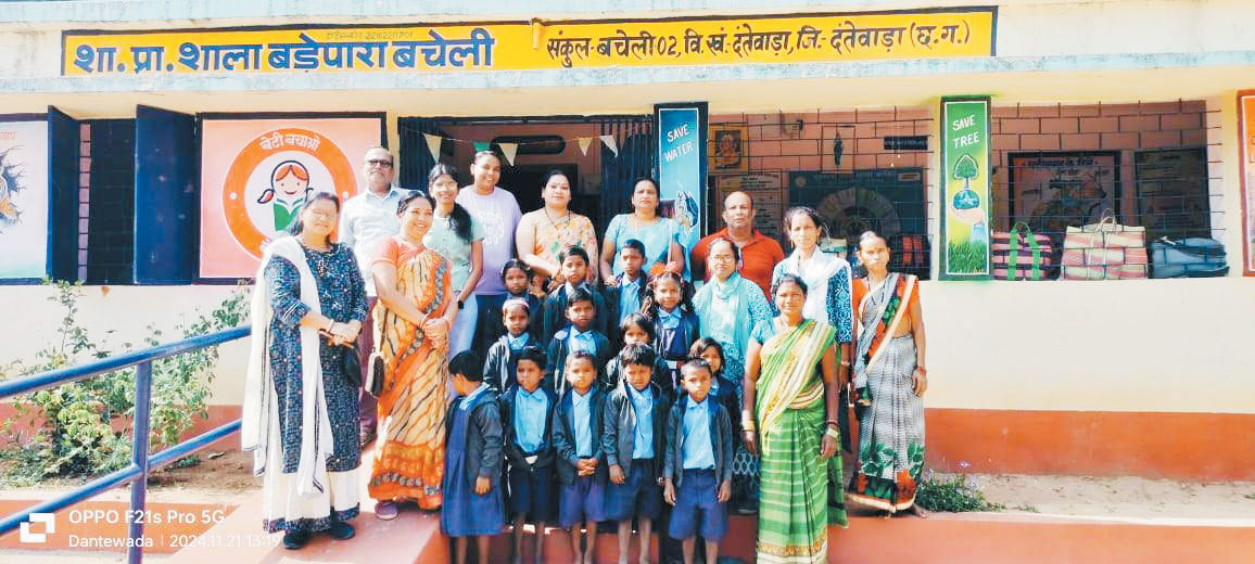 बड़़े पारा स्कूल में बच्चों को गर्म कपड़े बांटे