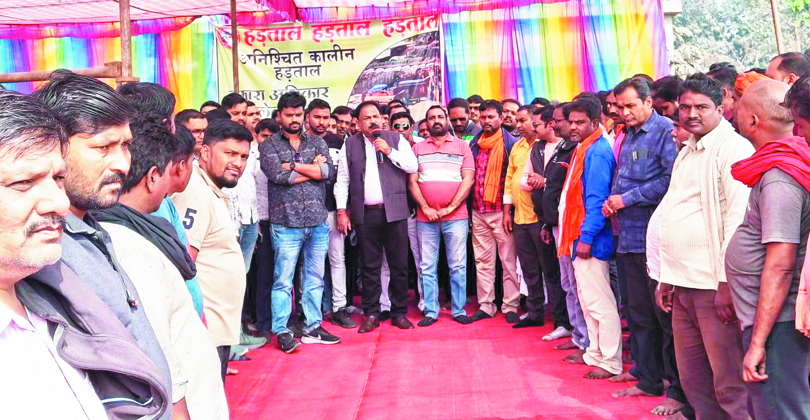 कम भाड़े को लेकर ट्रेलर मलिकों ने की हड़ताल
