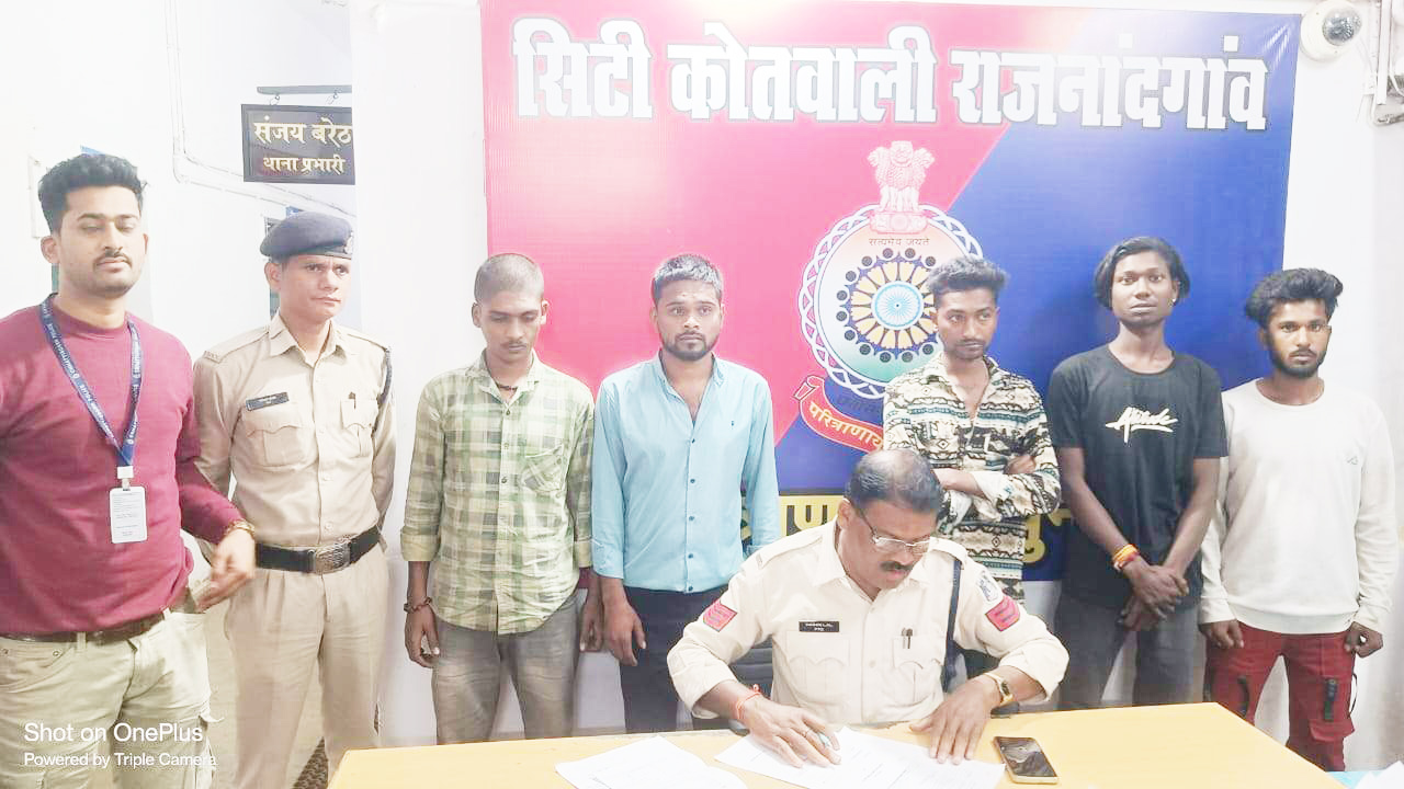 पांच असामाजिक तत्वों पर कार्रवाई, भेजा गया जेल पांच असामाजिक तत्वों पर कार्रवाई, भेजा गया जेल
