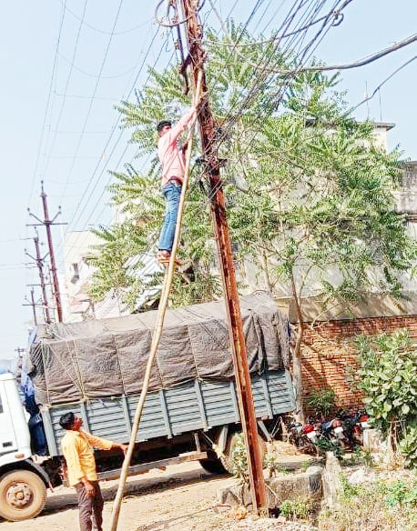 डोंगरगांव क्षेत्र के 241 बकायेदारों के काटे बिजली कनेक्शन डोंगरगांव क्षेत्र के 241 बकायेदारों के काटे बिजली कनेक्शन