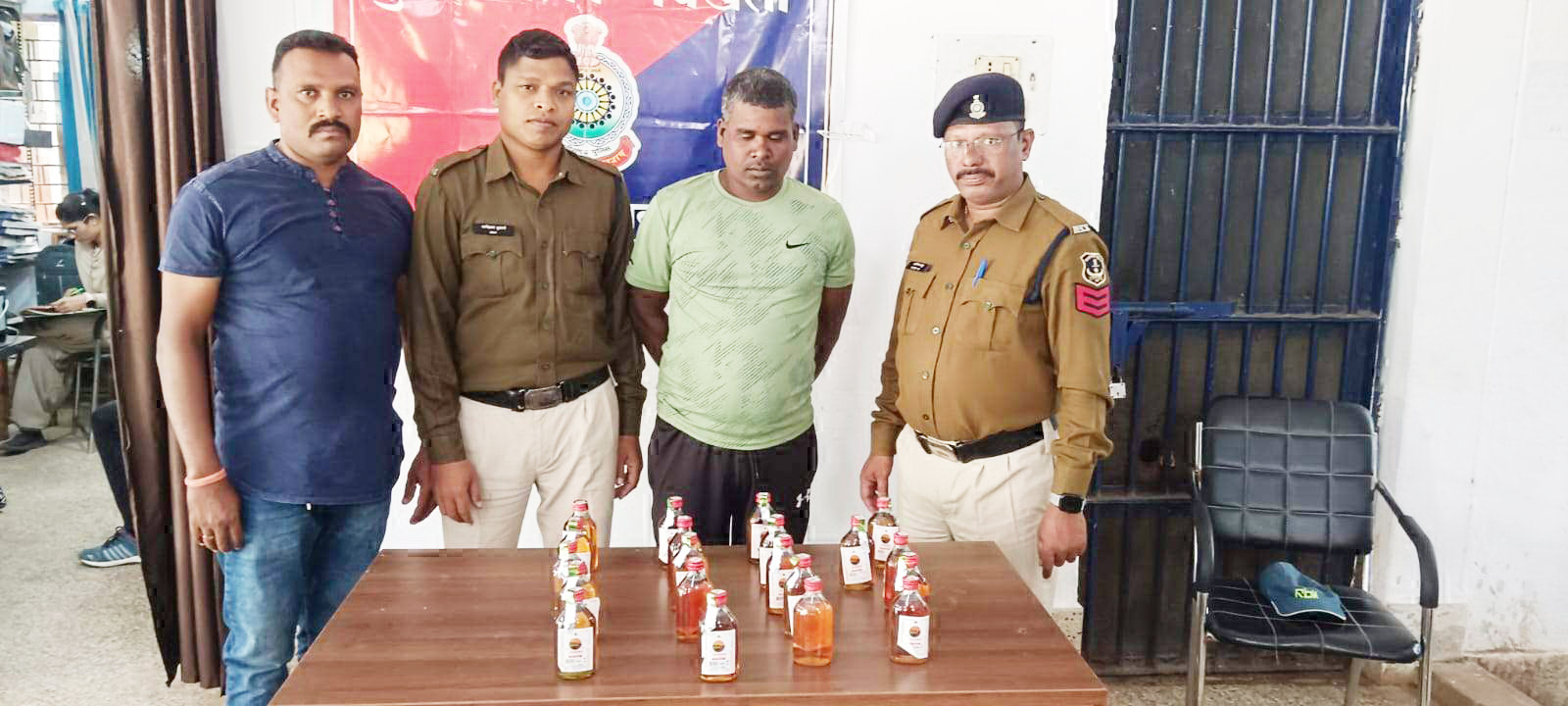 20 पौवा शराब परिवहन करते पकड़ाया 20 पौवा शराब परिवहन करते पकड़ाया