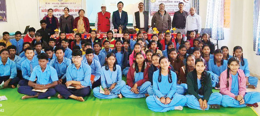 कन्या स्कूल में टीबी मुक्त भारत और स्वच्छता की दिलाई शपथ