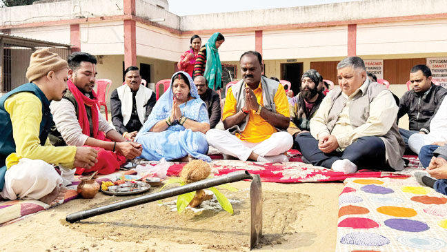 आत्मानंद स्कूल में पेवर ब्लॉक निर्माण का भूमिपूजन