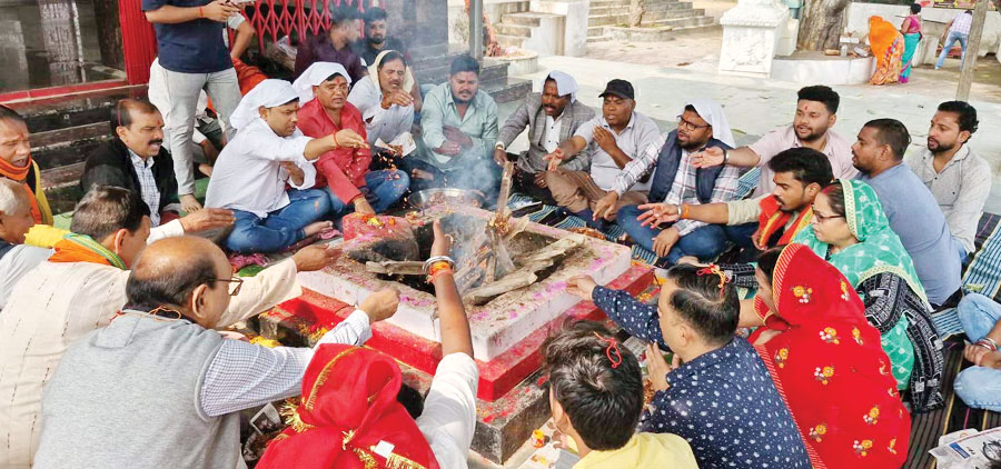 मंत्री रामविचार नेताम के लिए हवन, जल्द स्वस्थ होने की कामना