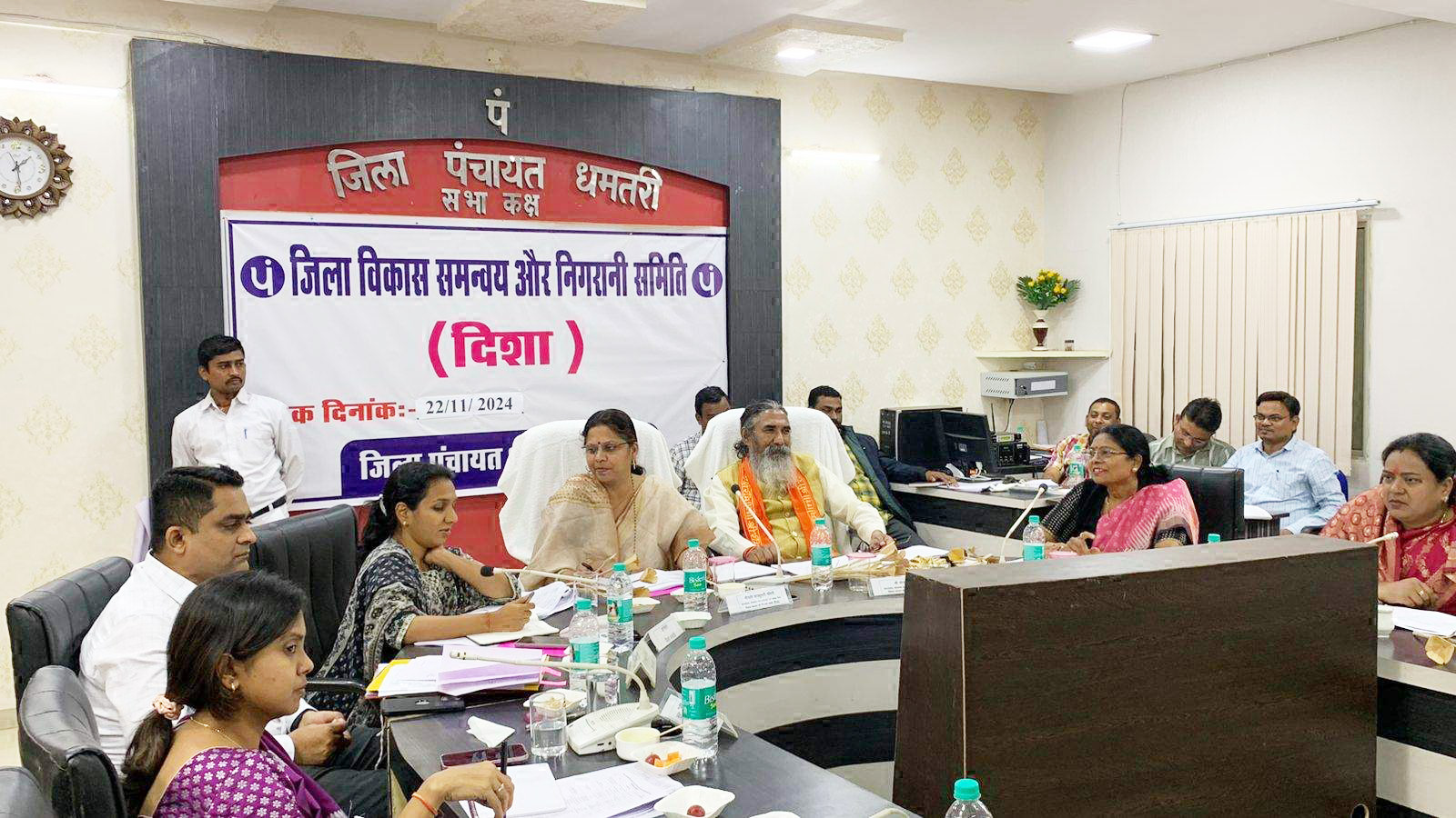 दिशा की बैठक में शामिल हुईं विधायक अंबिका 