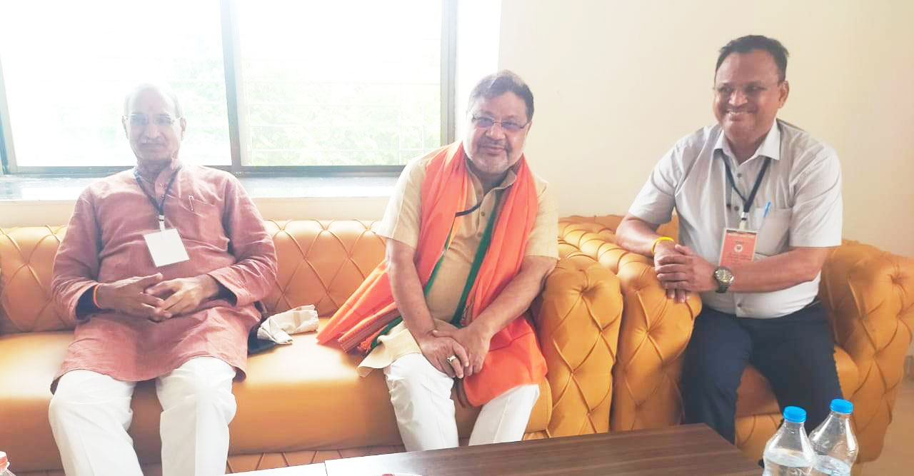 नवनिर्वाचित विधायक को श्याम अग्रवाल ने दी बधाई नवनिर्वाचित विधायक को श्याम अग्रवाल ने दी बधाई