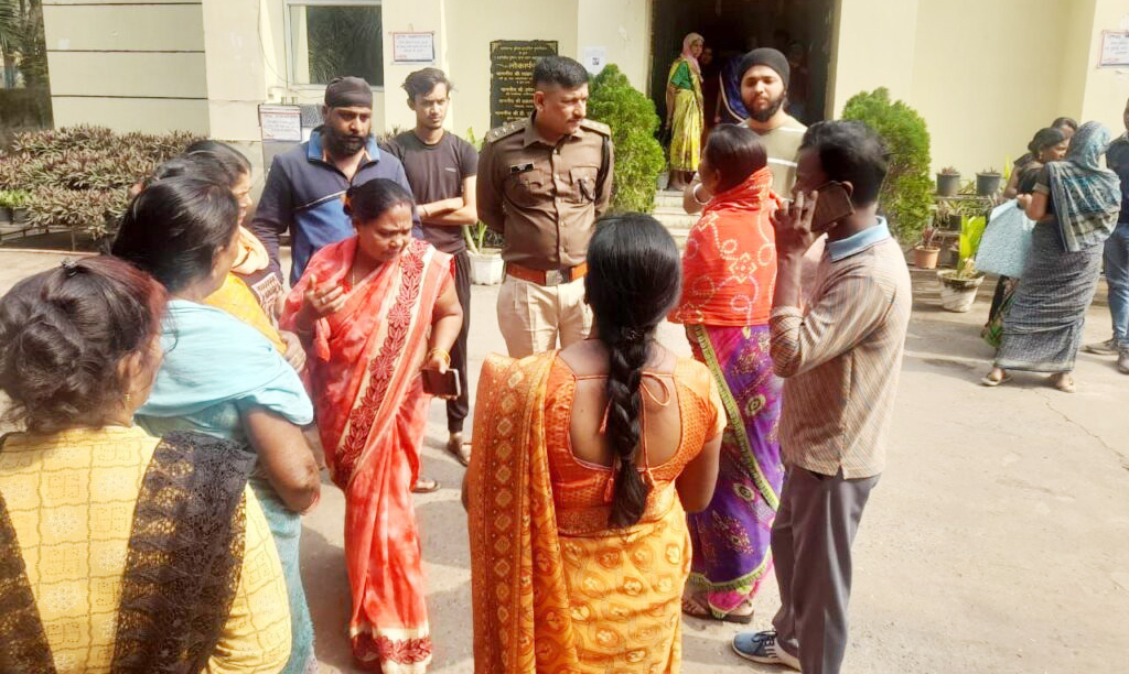मिलने गया था प्रेमिका से आधी रात को और हो गया धार्मिक बवाल