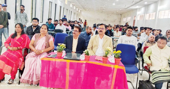 विद्यार्थियों को किया जागरूक, कई विषयों पर चर्चा