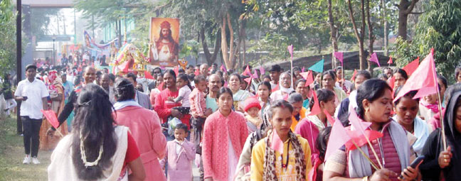 ख्रीस्त राजा पर्व पर मसीही समाज ने निकाली भव्य शोभायात्रा