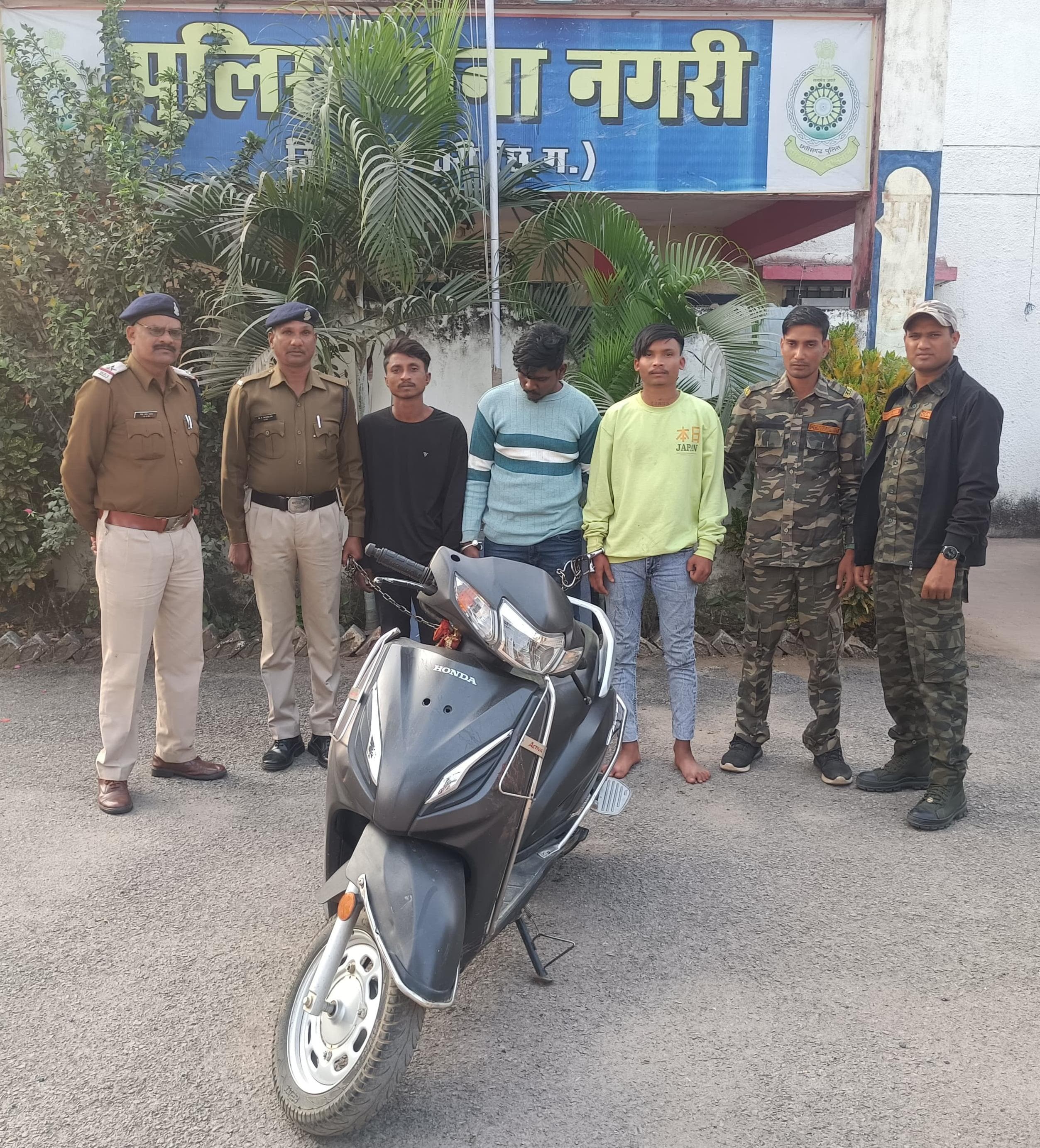 सिपाही से लूट व चाकू मारने वाले 3 नकाबपोश गिरफ्तार, रिमांड पर भेजा