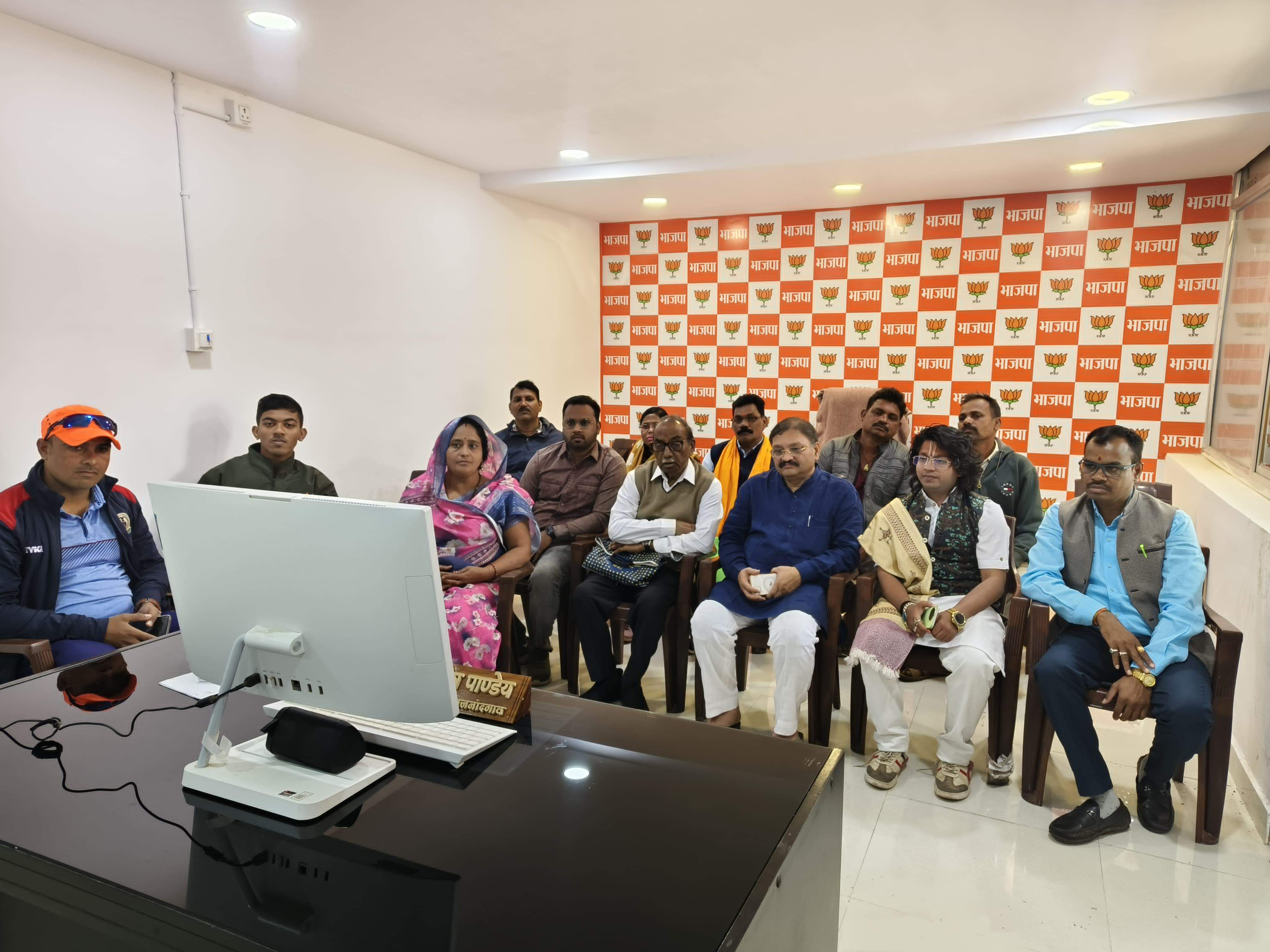 पीएम के आह्वान ‘एक पेड़ मां के नाम’ से जुड़े - सांसद पीएम के आह्वान ‘एक पेड़ मां के नाम’ से जुड़े - सांसद