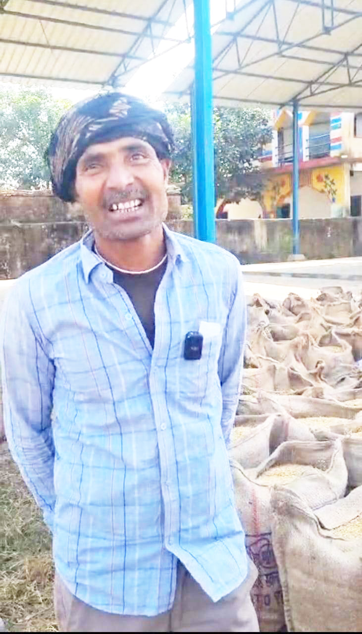 इलेक्ट्रॉनिक मशीन के तौल से खुश  है किसान