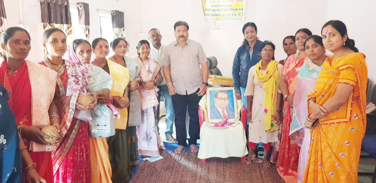 संविधान दिवस पर मितानिन, आंगनबाड़ी कार्यकर्ताओं, सहायिकाओं का सम्मान