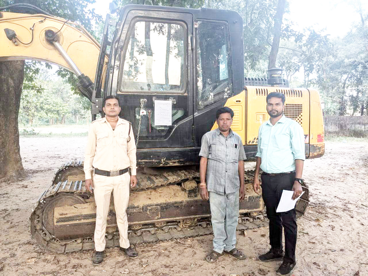 अवैध रेत उत्खनन:  1 चेन माउंटेड जब्त