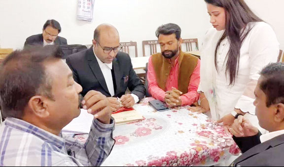 महापौर पर भ्रष्टाचार का आरोप, कांग्रेसियों ने एफआईआर के लिए कोर्ट में दिया पीआईएल आवेदन