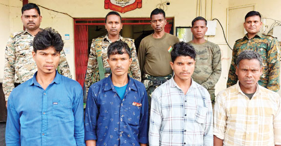 विस्फोटक के साथ चार नक्सली गिरफ्तार