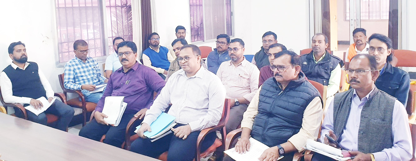 विधायक ने ली अफसरों की बैठक