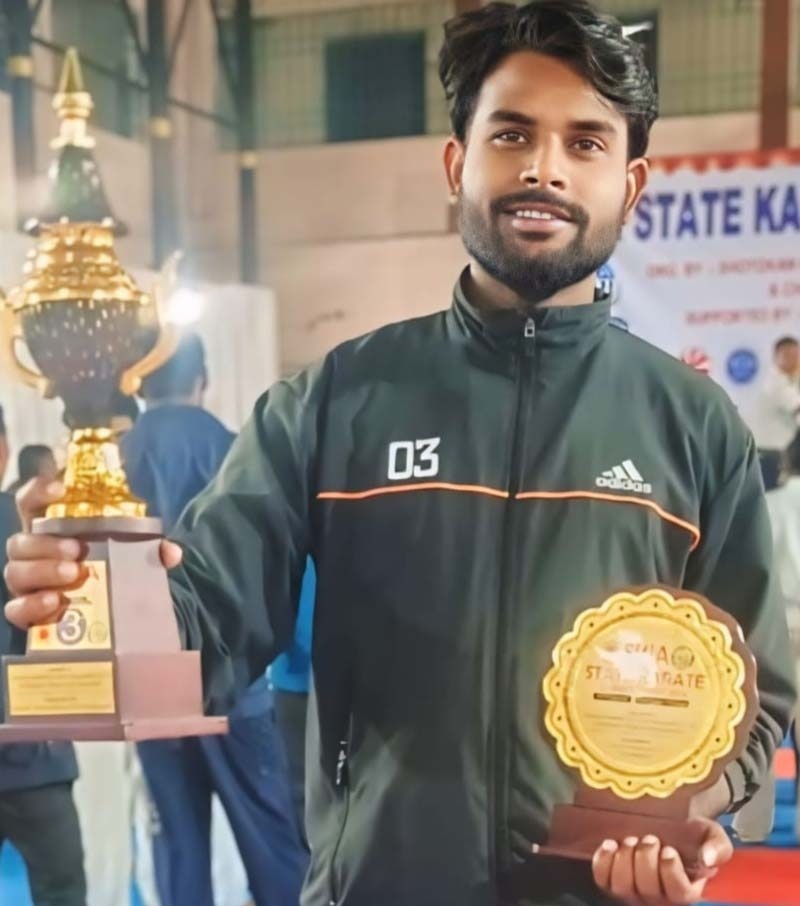 स्टेट कराटे चैम्पियनशिप में एमसीबी के नीरहरिदास को गोल्ड स्टेट कराटे चैम्पियनशिप में एमसीबी के नीरहरिदास को गोल्ड