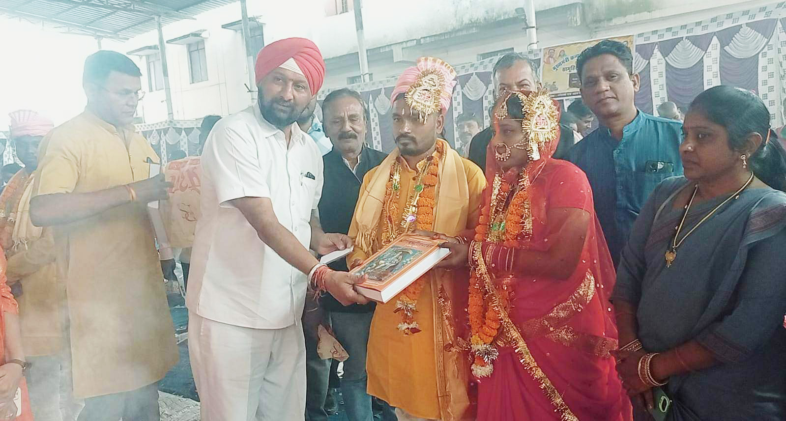 कुलबीर ने की नवदंपत्तियों के उज्वल भविष्य की कामना कुलबीर ने की नवदंपत्तियों के उज्वल भविष्य की कामना