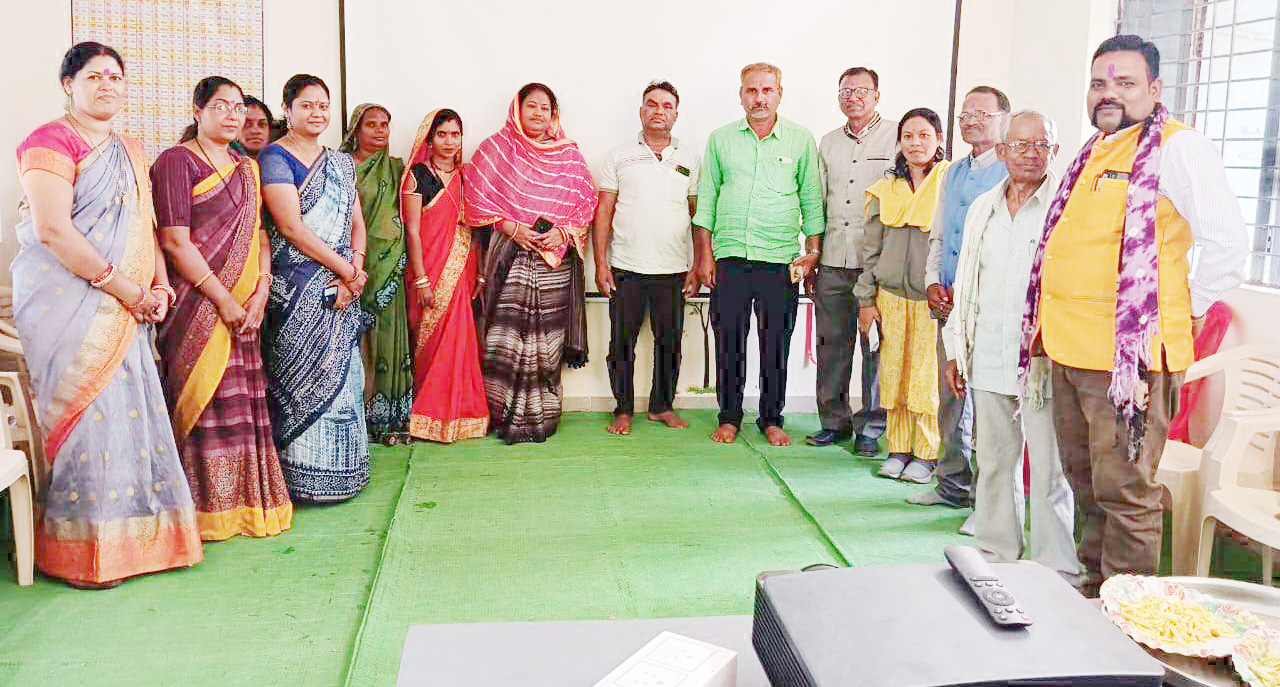 स्मार्ट क्लास व ट्यूबबेल का लोकापर्ण