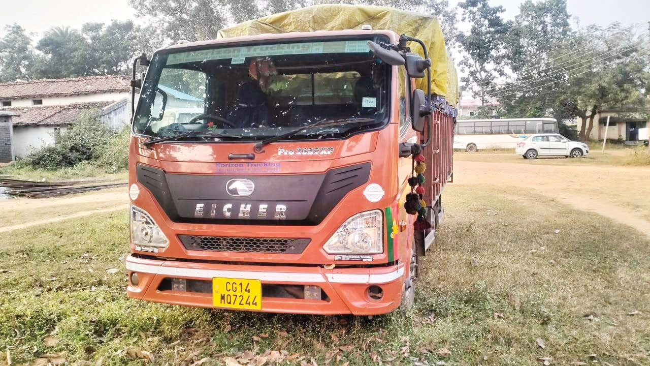 ट्रक से सौ बोरी धान जब्त