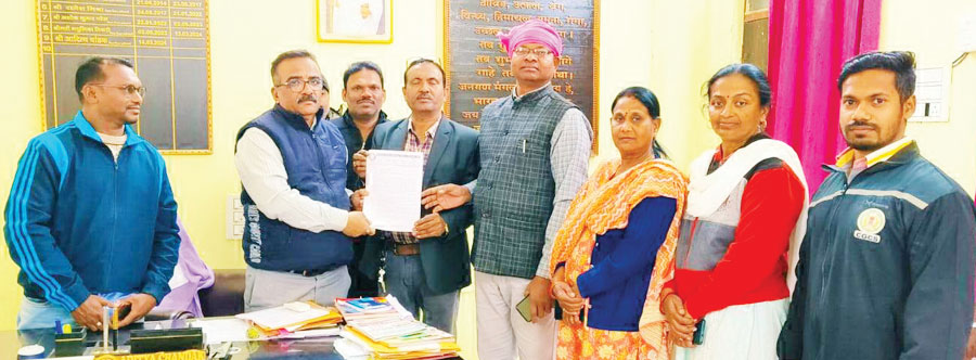 सडक़ हादसे में पीटीआई शिक्षक जख्मी, सुरक्षा व समुचित व्यवस्था की मांग, सौंपा ज्ञापन सडक़ हादसे में पीटीआई शिक्षक जख्मी, सुरक्षा व समुचित व्यवस्था की मांग, सौंपा ज्ञापन