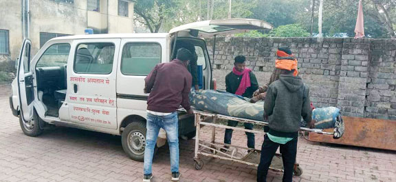 लाश को घर पहुंचाने मुक्तांजलि वाहन चालक ने पंडो युवक से मांगे पैसे, बदसलूकी लाश को घर पहुंचाने मुक्तांजलि वाहन चालक ने पंडो युवक से मांगे पैसे, बदसलूकी