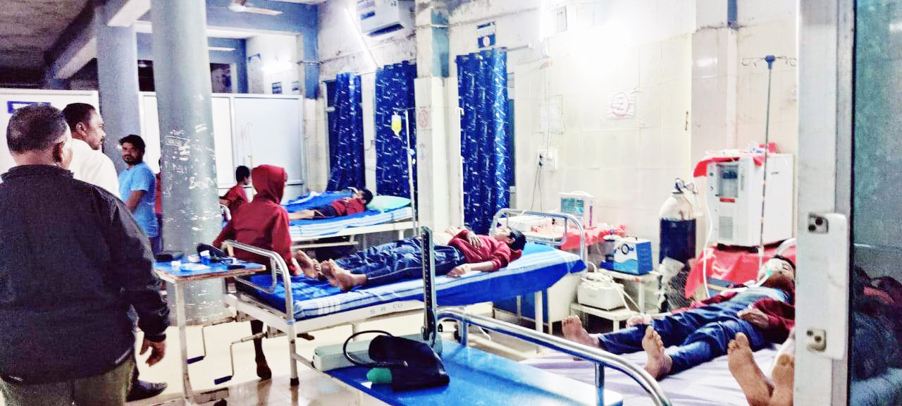 आश्रम शाला के 23 बच्चे बीमार, भर्ती आश्रम शाला के 23 बच्चे बीमार, भर्ती