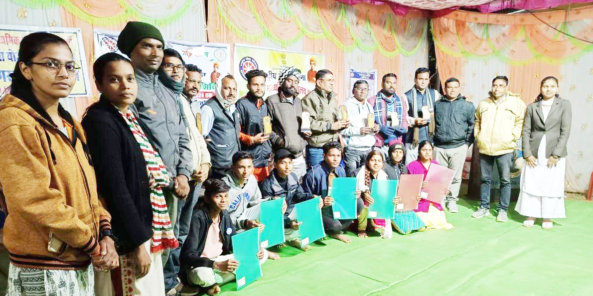 7 दिनी विशेष शिविर में कवि सम्मेलन का आयोजन