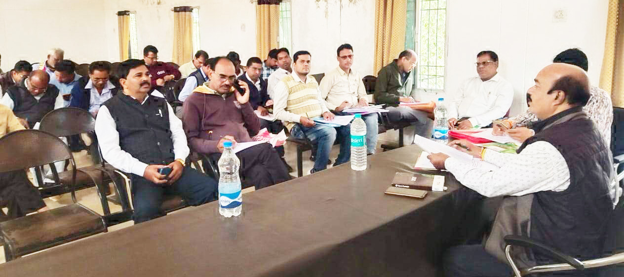 त्रिस्तरीय आम पंचायत चुनाव को लेकर बैठक त्रिस्तरीय आम पंचायत चुनाव को लेकर बैठक