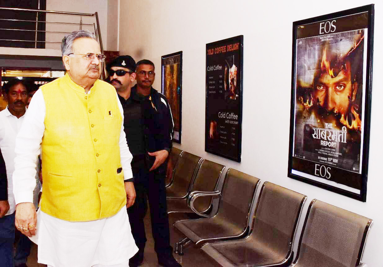 विस अध्यक्ष रमन ने देखा द-साबरमती स्टोरी शो