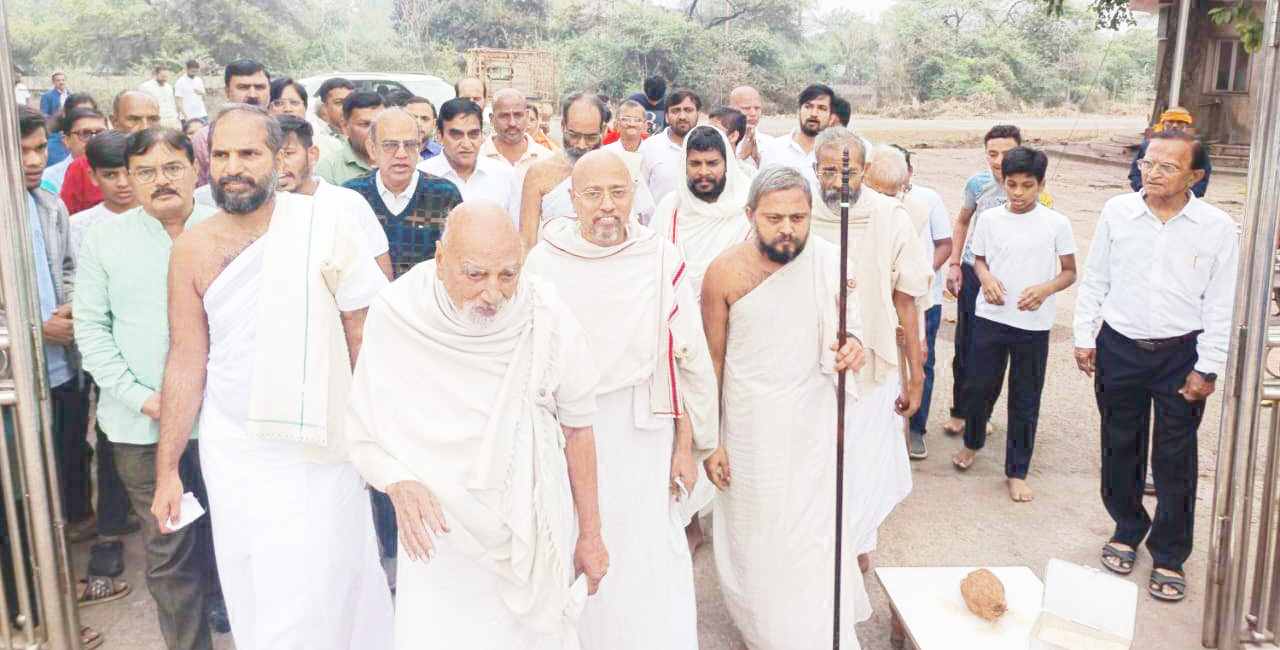 धमतरी चातुर्मास पूर्ण कर विशुद्ध सागर महाराज आदि ठाणा पुन: पहुंचे कैवल्यधाम