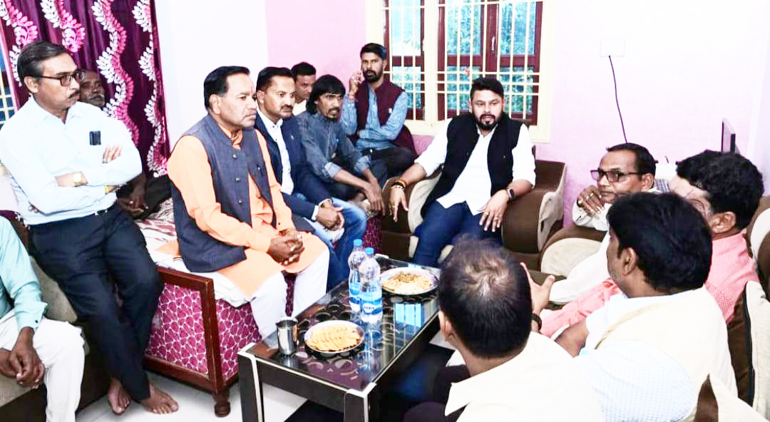 पूर्व विधायक छाबड़ा ने कांग्रेस कार्यकर्ताओं की ली बैठक पूर्व विधायक छाबड़ा ने कांग्रेस कार्यकर्ताओं की ली बैठक