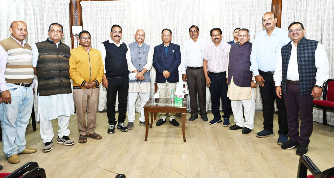 सीएम से मिले शिक्षक संघ के प्रांतीय पदाधिकारी, शिक्षा व्यवस्था पर चर्चा सीएम से मिले शिक्षक संघ के प्रांतीय पदाधिकारी, शिक्षा व्यवस्था पर चर्चा