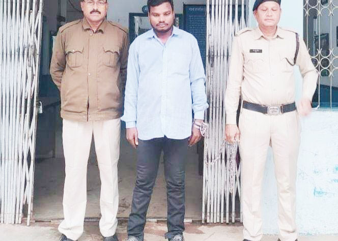 8 साल से फरार आरोपी गिरफ्तार