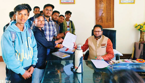 सर्वर क्रैश के कारण कॉलेज की परीक्षा विफल सर्वर क्रैश के कारण कॉलेज की परीक्षा विफल