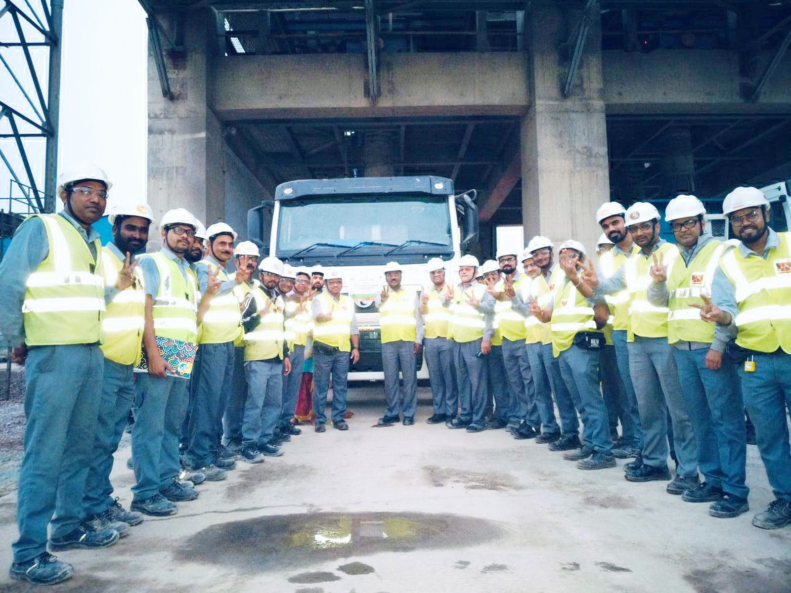 संयंत्र में रॉ-मटेरियल, क्लिंकर, सीमेंट आदि के परिवहन के लिए हैवी ड्यूटी ई-वाहन सेवा शुरू