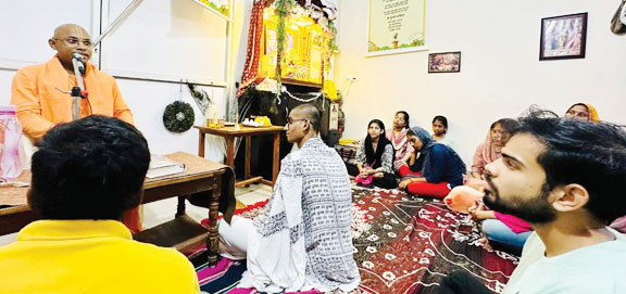 बांग्लादेश में इस्कॉन संतों की गिरफ्तारी और हिंदुओं पर अत्याचार के विरोध में हरिनाम संकीर्तन