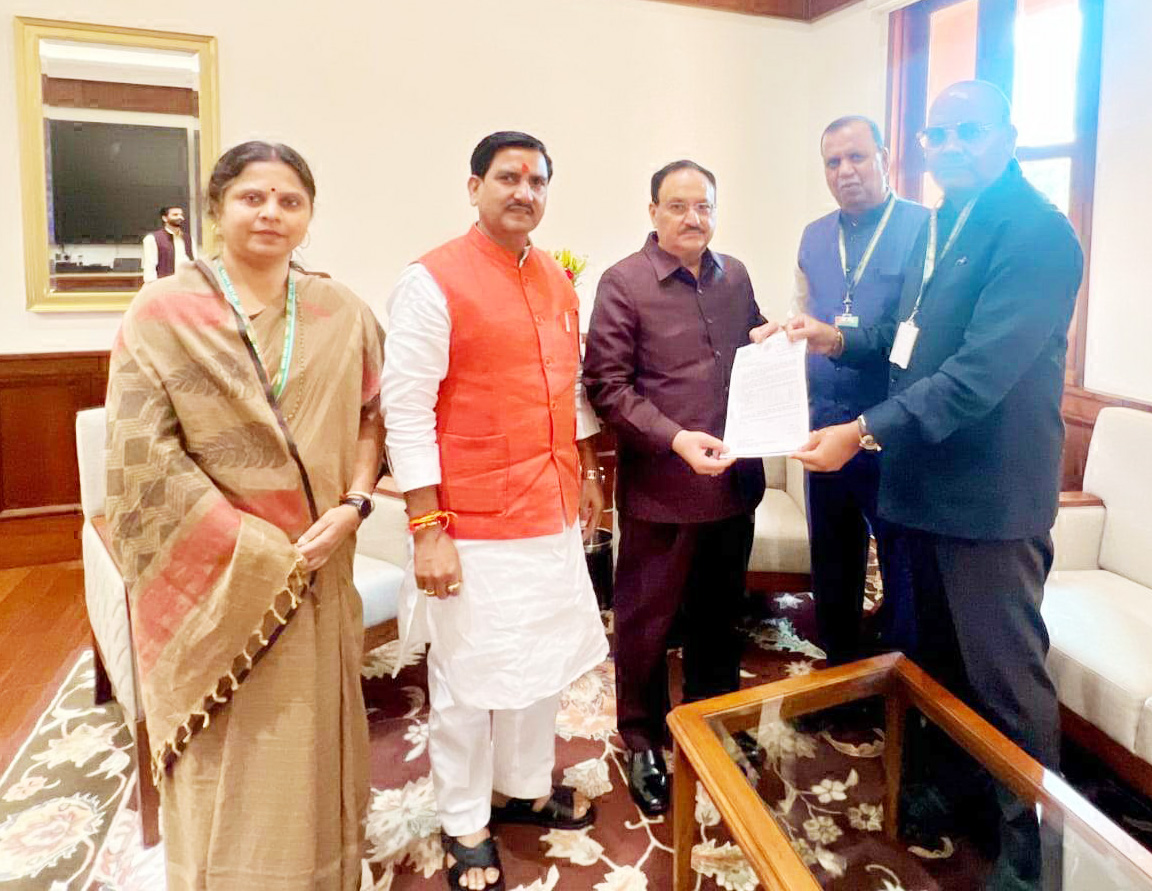 भाजपा राष्ट्रीय अध्यक्ष नड्डा एवं केंद्रीय शिक्षा मंत्री प्रधान से मिले शिवरतन