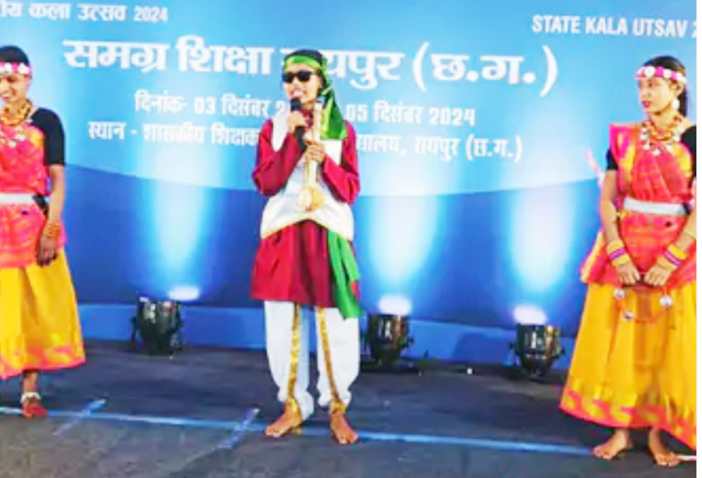 राज्य स्तर उत्सव में छात्राओं ने देवार लोक नृत्य की प्रस्तुति दी राज्य स्तर उत्सव में छात्राओं ने देवार लोक नृत्य की प्रस्तुति दी