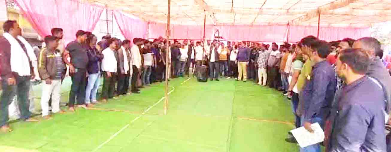 भाड़े को लेकर फिर अड़े ट्रेलर मालिक, चक्काजाम भाड़े को लेकर फिर अड़े ट्रेलर मालिक, चक्काजाम